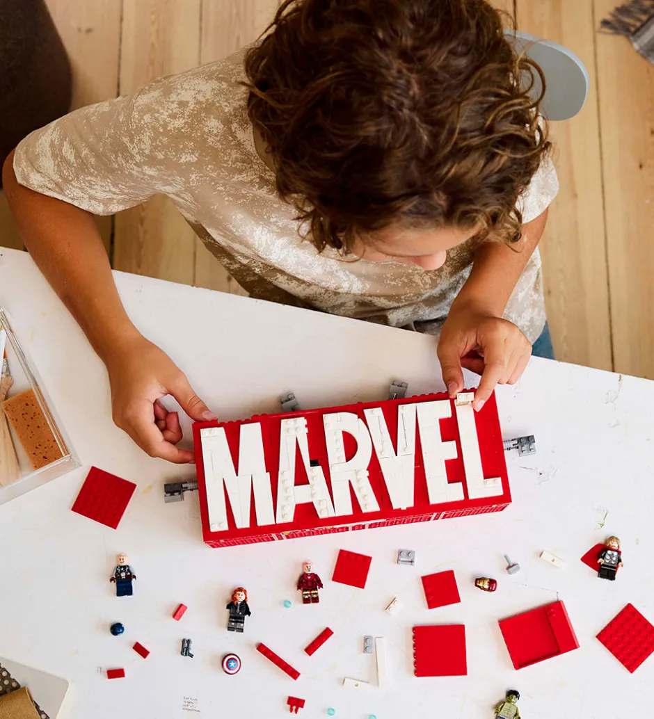 Marvel - MARVEL-logo Og Minifigurer 76313 - 931 Dele>LEGO® Clearance