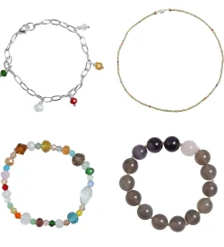Embrace Me - No8><noscript><img width=