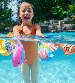 Badelegetøj - Rainbow Reef - Guppie Goldberg><noscript><img width=