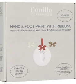 Hånd- og Fodaftryksæt m. Bånd - Hvid/Rød/Brun>Vanilla Copenhagen Clearance